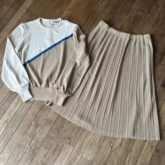 Dresses & Skirts - Vintage Castleberry Sweater Skirt Set Size 12 beige cream blue